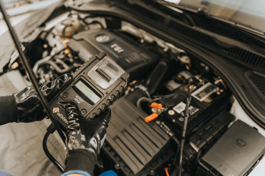 Use multimeter to test your car battery voltage